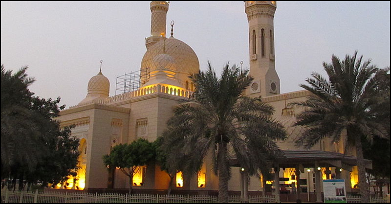 Visiting the Jumeirah Mosque in Dubai