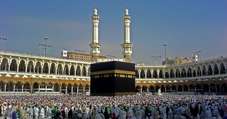 Saudi Arabia Bars GCC Citizens from Entering Mecca, Medinah